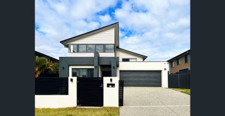 Executive Living in Underwood - Photo 5