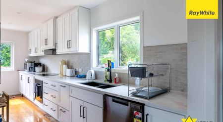 Welcome to this modern and spacious 4-bedroom, 1-bathroom home located at Birkdale. - Photo 2