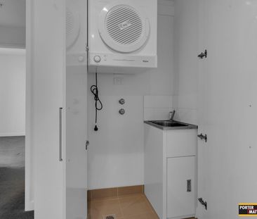 Stylish 1 Bedroom, 1 Bathroom Apartment in the Heart of Convenience - Photo 2