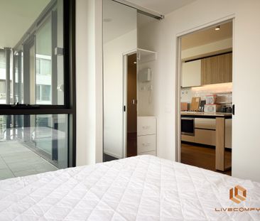 West Melbourne - Photo 2