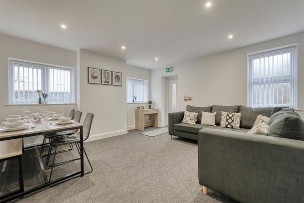 1 bedroom in a house share to rent - Photo 1