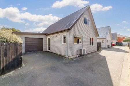 Sunny and close to CBD - Photo 4