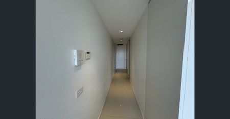 LEVEL 12 | MODERN & STUNNING VIEWS FURNISHED ONE-BEDROOM | @ CENTRAL PARK - Photo 5