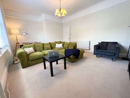 Barons Court Room 4 - Photo 3