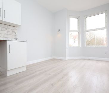 Studio Flat, St Julian's Farm Rd, SE27 - Photo 1