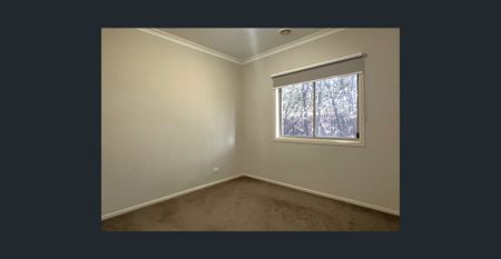 Four bedroom stunning home in the heart of Epping - Photo 2