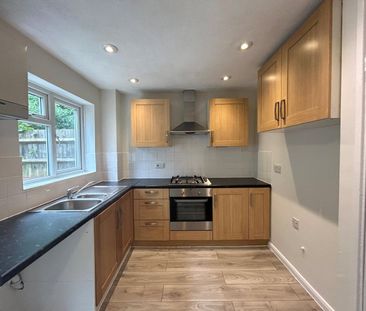2 bedroom House in Cross Gates Close, Bracknell - Photo 3