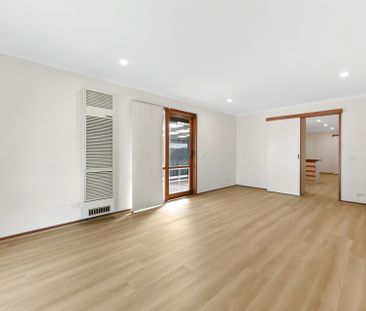 16 Lauren Drive, Hampton Park VIC - Photo 3