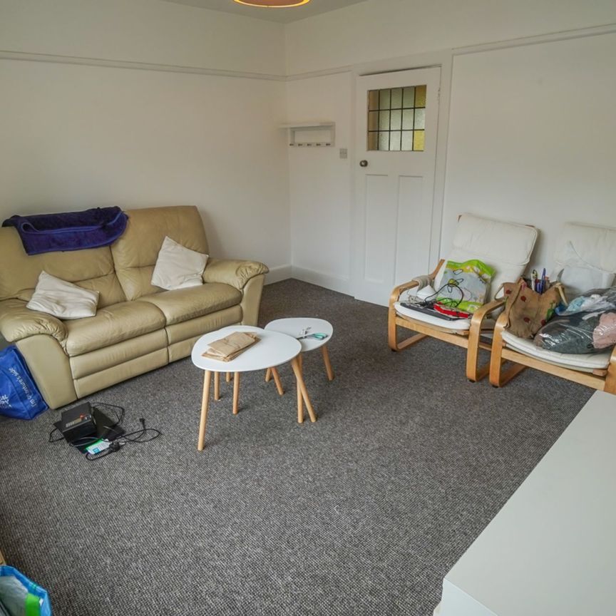 2 Bedroom Flat To Rent in Westbourne - £1,343 pcm Tenancy Info - Photo 1