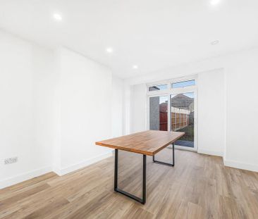 3 bedroom end of terrace house to rent - Photo 1