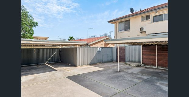 Ground floor unit in a gated community - Photo 1