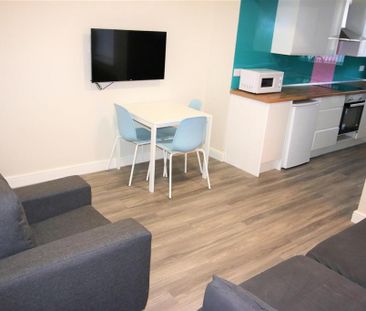 3 bedroom private hall to rent - Photo 2