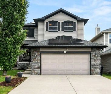 Spacious 6-Bed Executive Home in Rocky Ridge | Power Included — 6 Bedrooms House - Photo 1