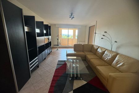 AIX PROX ROTONDE TERRASSE MEUBLE - Photo 3