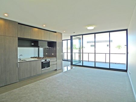 Modern, Spacious One Bedroom with Study & Parking ! - Photo 4