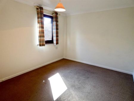 3 bedroom House To Let - Photo 3
