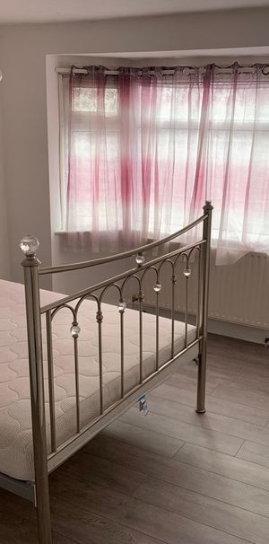 3 Bed Semi-Detached House, Deanscroft Avenue, NW9 - Photo 1