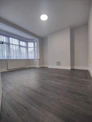 Fairway Avenue, NW9 - Photo 1