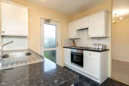 3 bedroom semi-detached house to rent - Photo 3