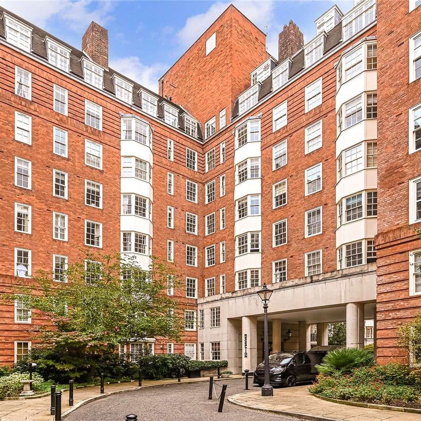 A modern and bright one-bedroom apartment benefitting from wooden floors throughout, concierge and lift access in Cranmer Court SW3. - Photo 1