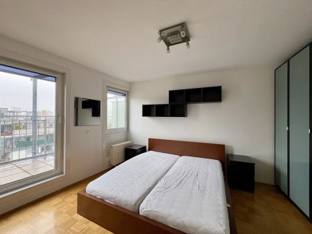 Lichtdurchflutete 2-Zimmer-Wohnung (möbliert) mit großer Terrasse im letzten Liftstock - Photo 5