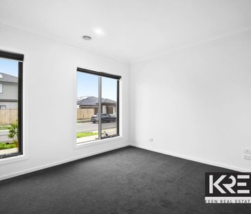 Spacious & Modern Family Home - Photo 2