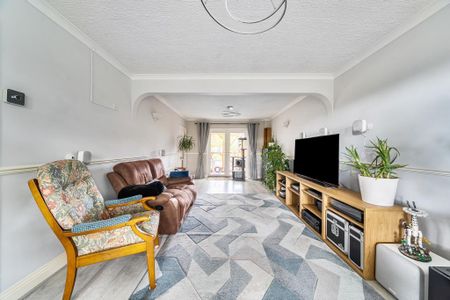 4 bedroom semi-detached house to rent - Photo 2