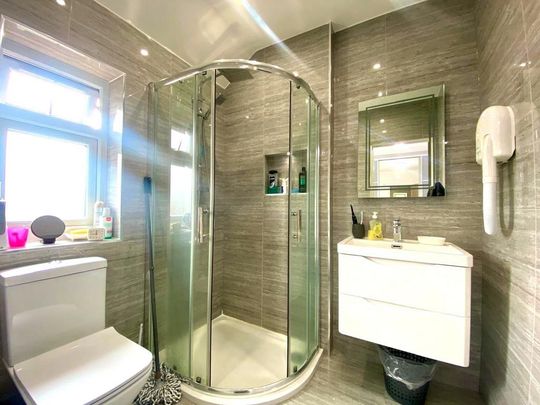 5 bedroom semi-detached house to rent - Photo 1