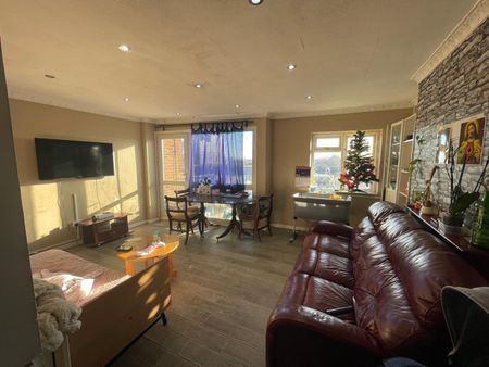 3 Bed Flat, Holly Lane, B66 - Photo 5