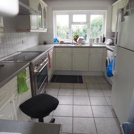 1 bedroom in a house share to rent - Photo 3