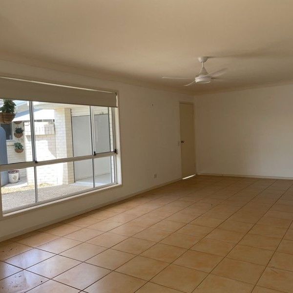 Private duplex in popular Paradise Point - Photo 1