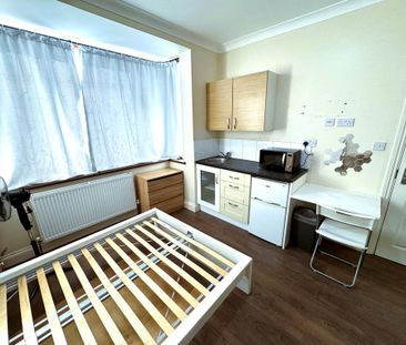 Studio to rent - Photo 3