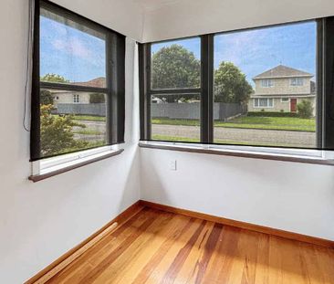 PARKLAND - 3 BEDROOM - Photo 4