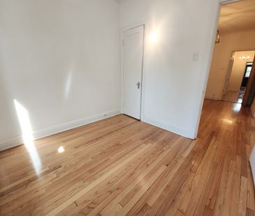 Logement rénové de 2 chambres à coucher plus bureau, semi-meublé. - Photo 3