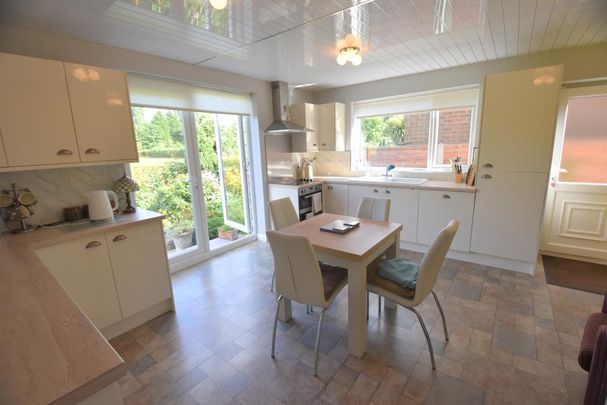 2 bedroom detached bungalow to rent - Photo 1
