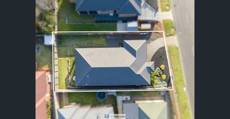 FAMILY HOME IN GREAT LOCATION! - Photo 2