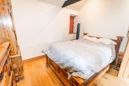 1 bedroom barn conversion to rent - Photo 2