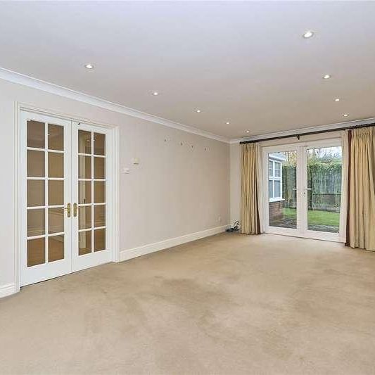 Saint Andrews Gardens, Cobham, Surrey, KT11 - Photo 1