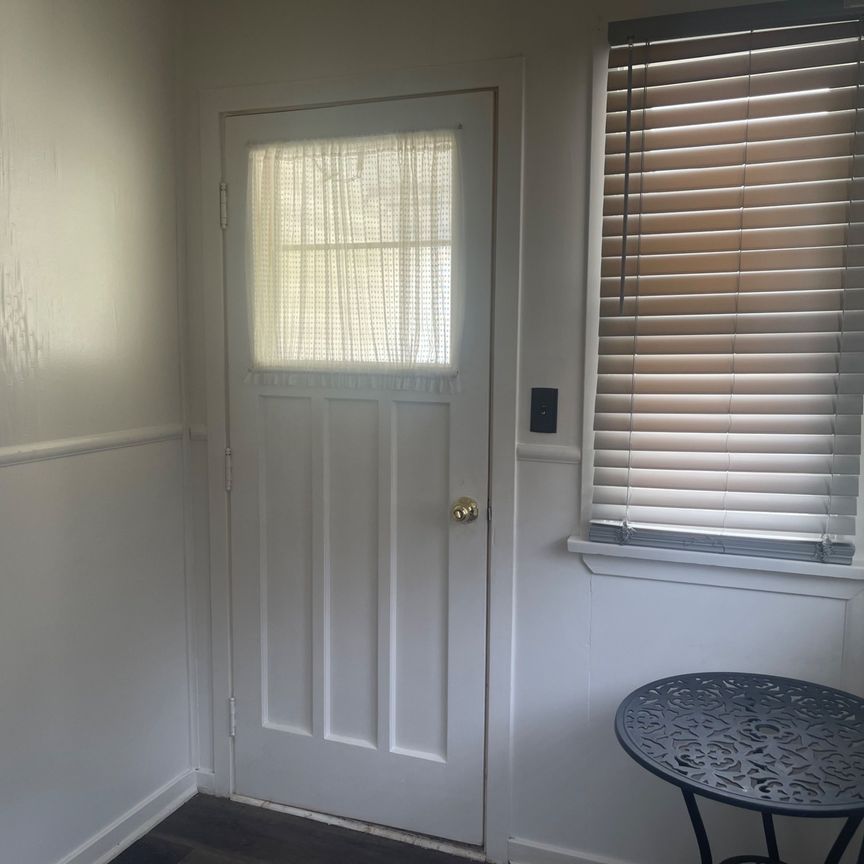 For Lease - 5137 ONTARIO Avenue, Niagara Falls, Ontario - Photo 1