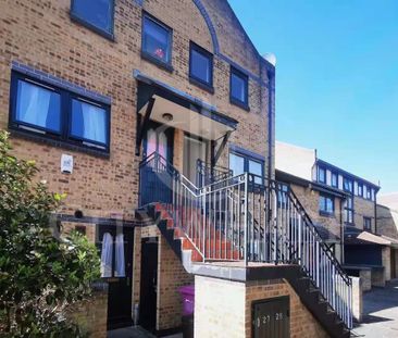 Falcon Way, London - Photo 3