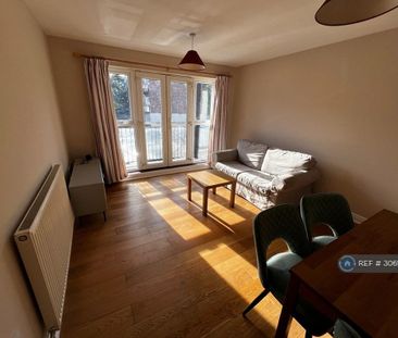 2 bedroom flat to rent - Photo 1