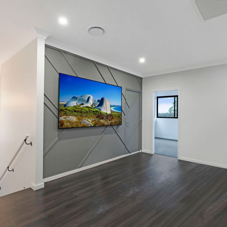 Brand New Luxury Family Home – Ready for You! - Photo 1