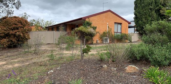 1 Simson Place, Kambah ACT 2902 - House For Rent | Domain - Photo 2