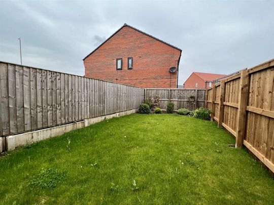 3 bedroom semi-detached house to rent - Photo 1