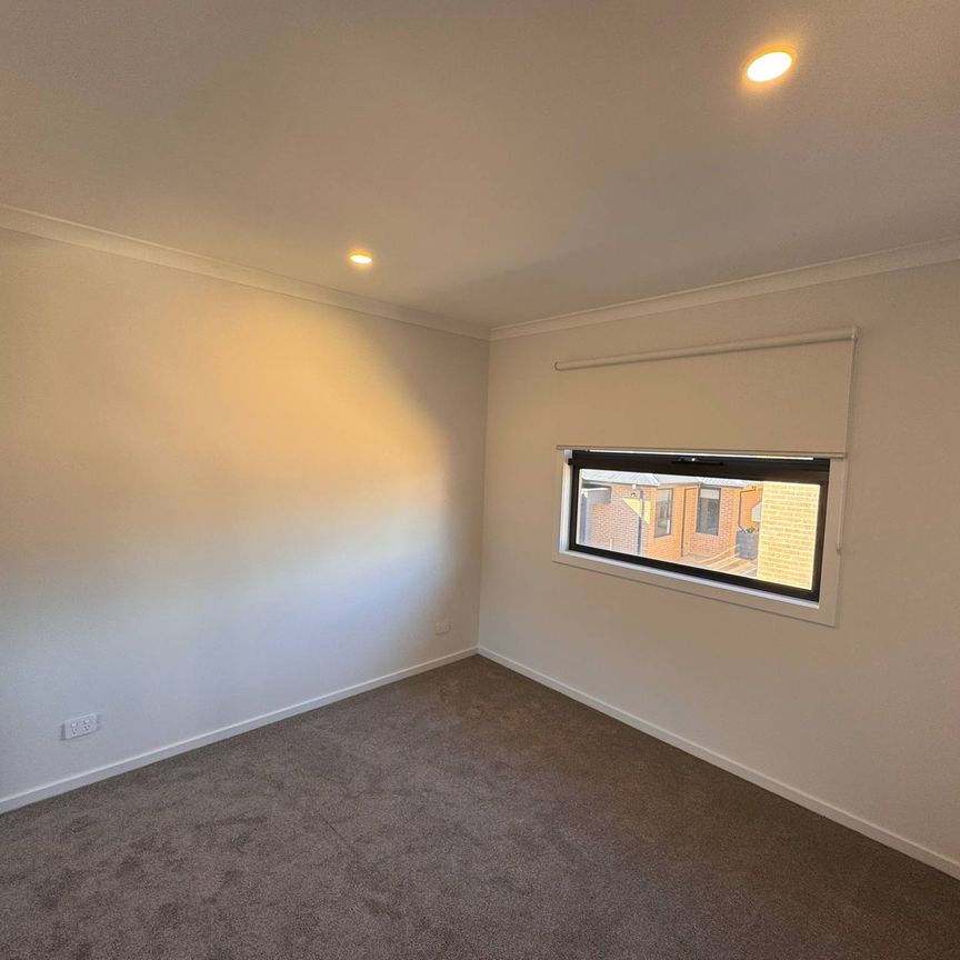 Brand-New Designer Townhouse in Prime Mount Evelyn Location - Photo 1