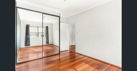 Generously Sized Two Bedroom Apartment - Photo 2