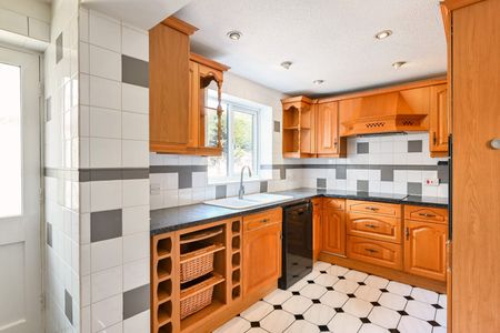 4 bedroom detached house to rent - Photo 4