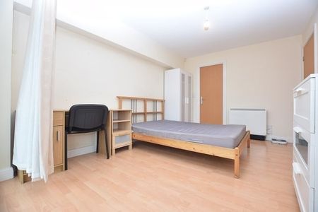 Royal Plaza, 1 Eldon Street, S1 4GB - Photo 5