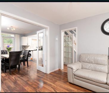 3 Bed Semi-Detached House, Birmingham, B43 - Photo 3