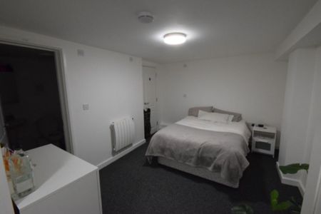 2 Bedroom Flat To Rent in Lansdowne - £1,170 pcm Tenancy Info - Photo 5